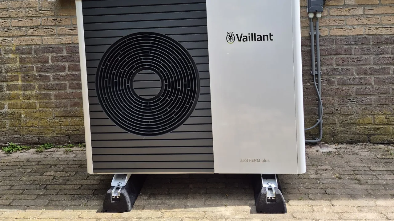 Vaillant warmtepomp buitenunit, geinstalleerd door MKI-Techniek