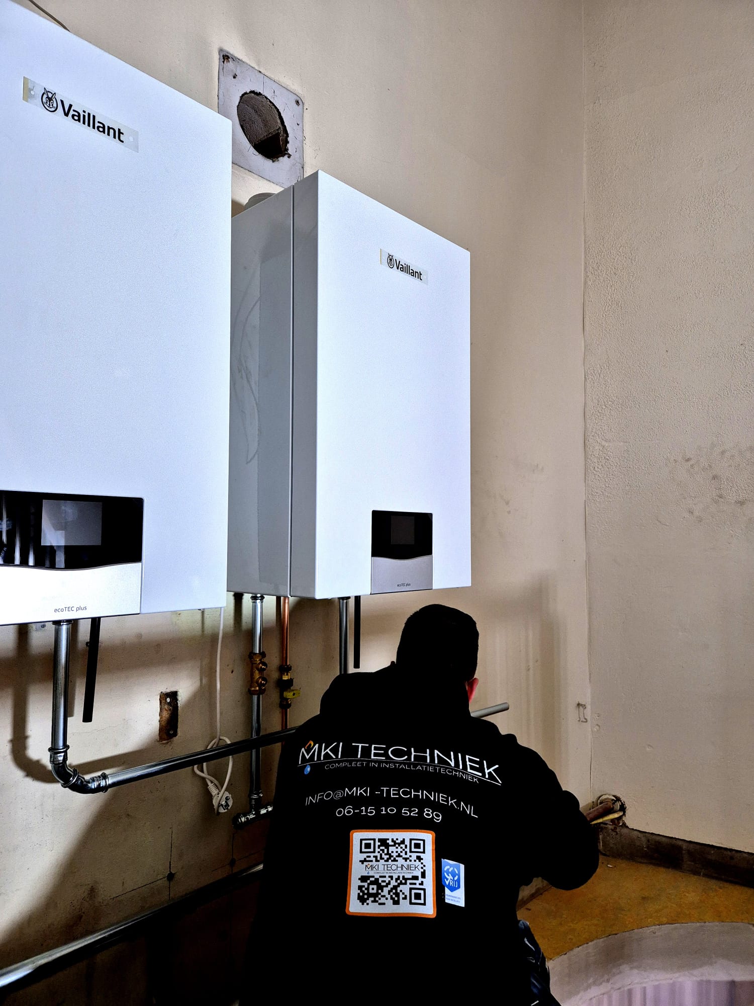 MKI-Techniek monteur aan het werk bij twee Vaillant cv-ketels