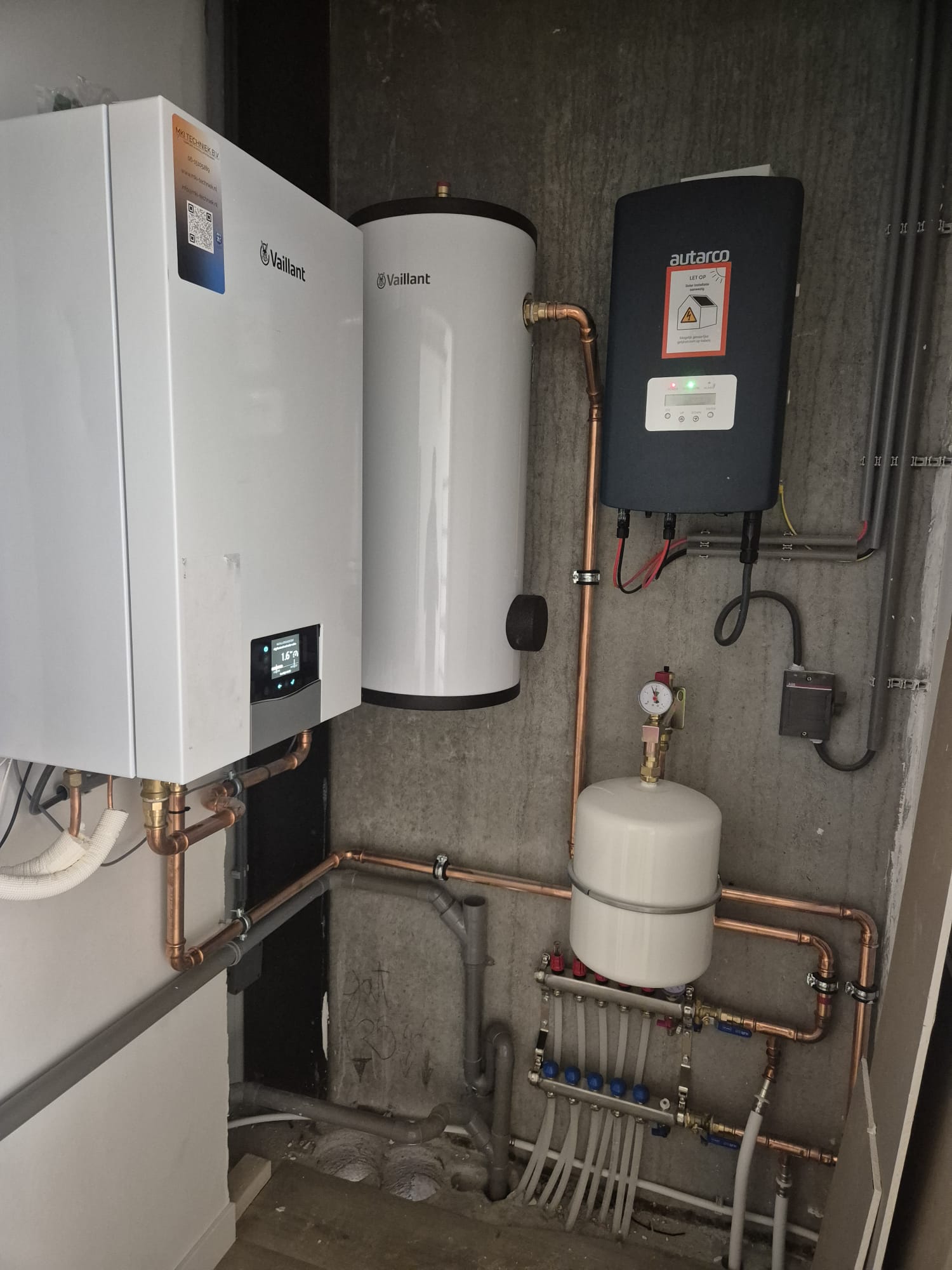 CV-ketel en boiler installatie in technische ruimte door MKI-Techniek